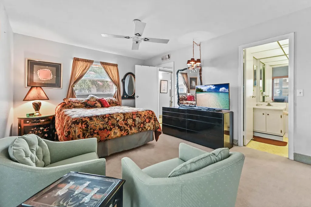 38 Saxony Delray Beach FL 33446