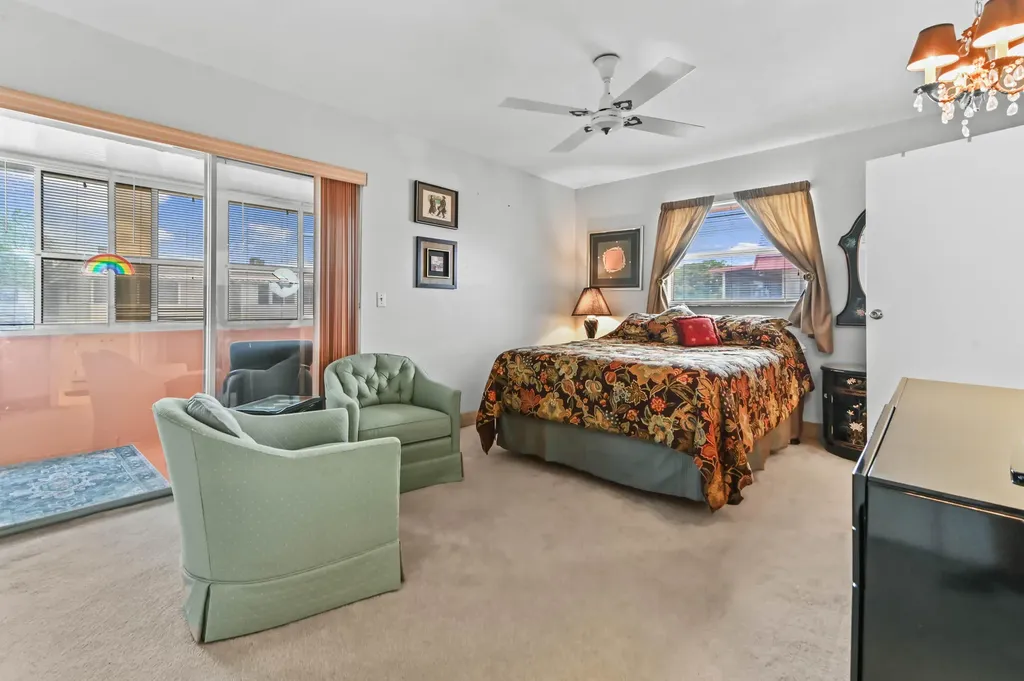 38 Saxony Delray Beach FL 33446