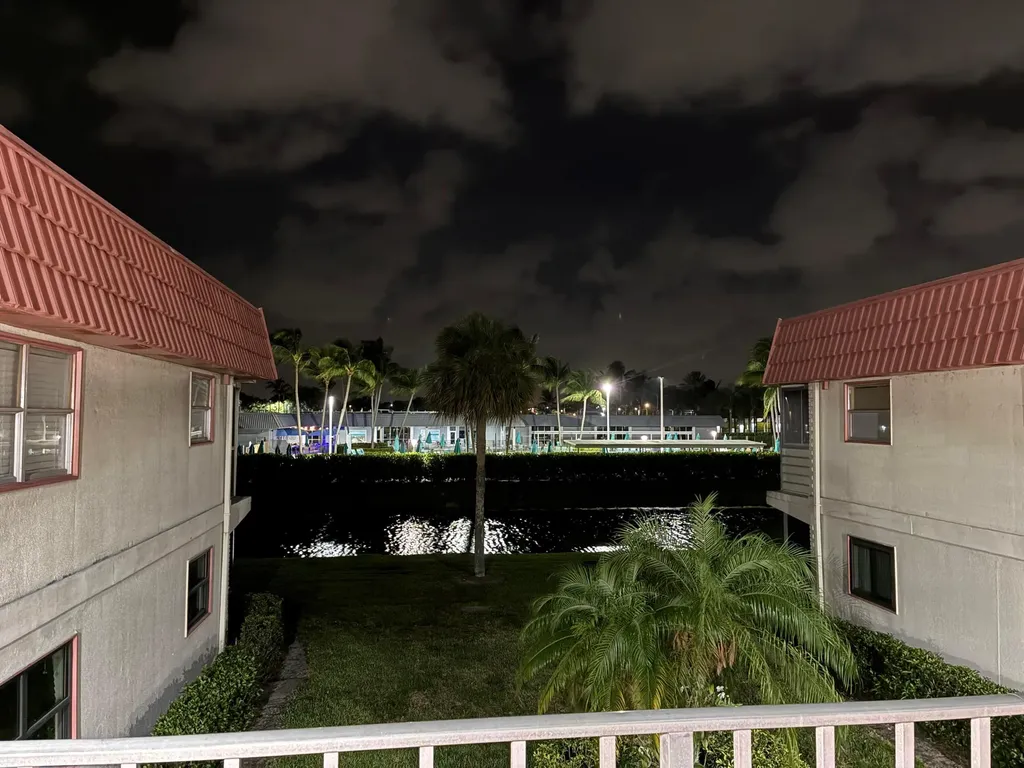 38 Saxony Delray Beach FL 33446