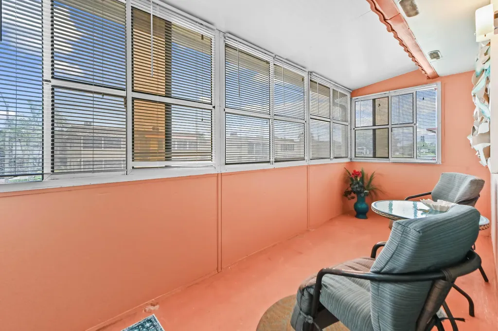 38 Saxony Delray Beach FL 33446