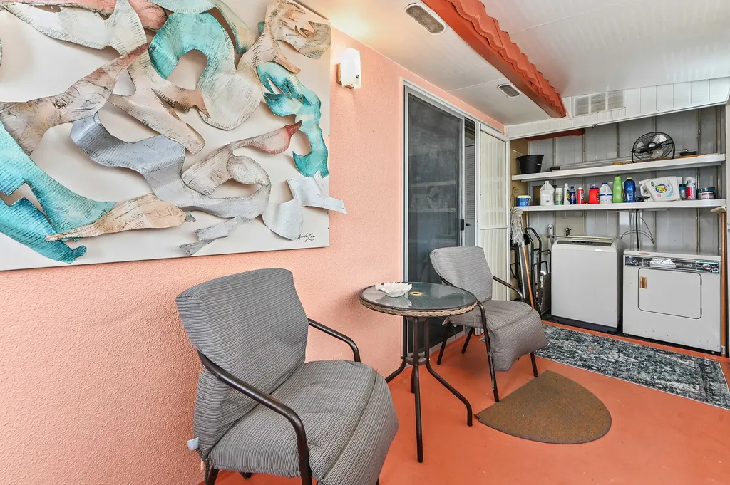 38 Saxony Delray Beach FL 33446