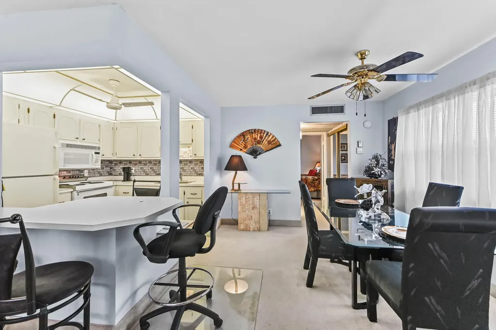 38 Saxony Delray Beach FL 33446