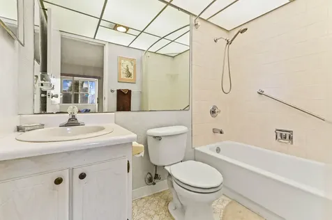 38 Saxony Delray Beach FL 33446