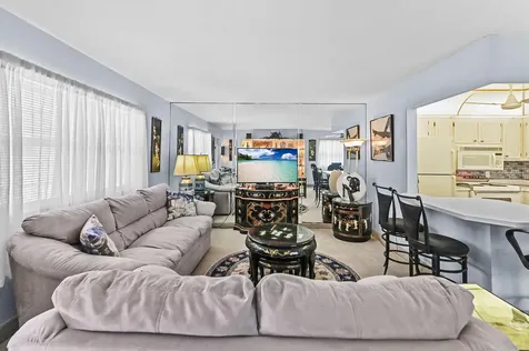 38 Saxony Delray Beach FL 33446