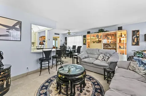 38 Saxony Delray Beach FL 33446
