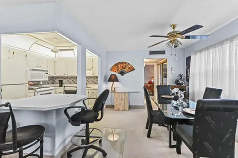 38 Saxony Delray Beach FL 33446