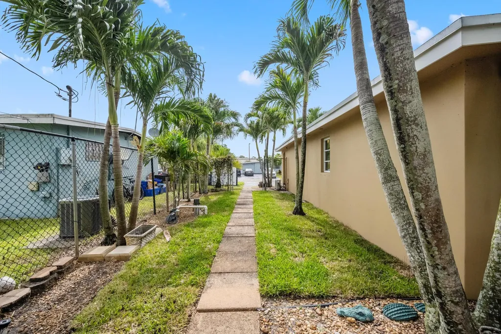 2179 Pepper Road West Palm Beach FL 33415
