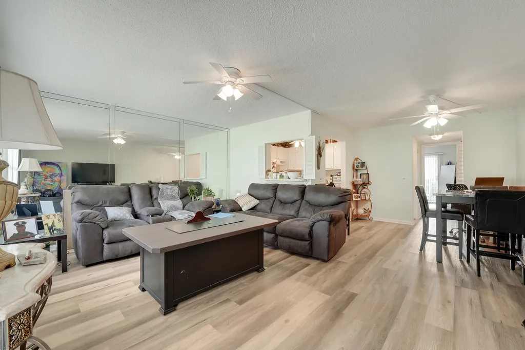 1011, 290, 16, 146 Exeter, Dorset, Mansfield, Mansfield Boca Raton FL 33434