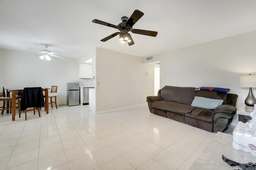 1011, 290, 16, 146 Exeter, Dorset, Mansfield, Mansfield Boca Raton FL 33434
