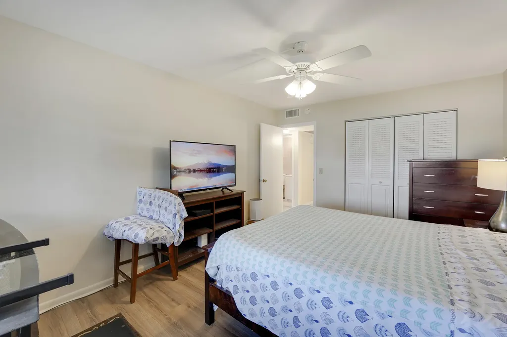 1011, 290, 16, 146 Exeter, Dorset, Mansfield, Mansfield Boca Raton FL 33434