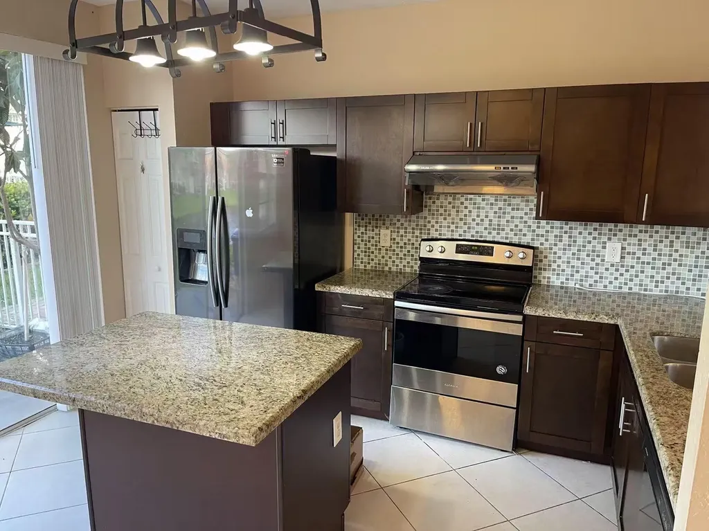 4061 NW 91st Terrace Sunrise FL 33351