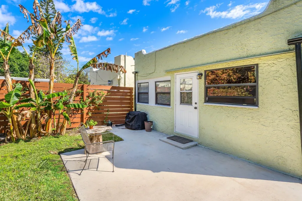 921 S M Street Lake Worth Beach FL 33460