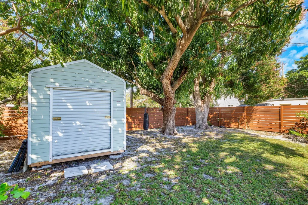921 S M Street Lake Worth Beach FL 33460