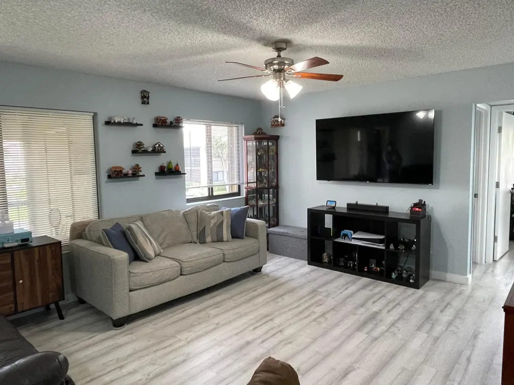 536 Shady Pine Way Greenacres FL 33415