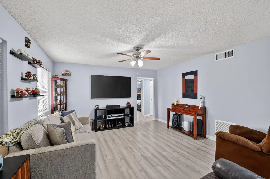 536 Shady Pine Way Greenacres FL 33415