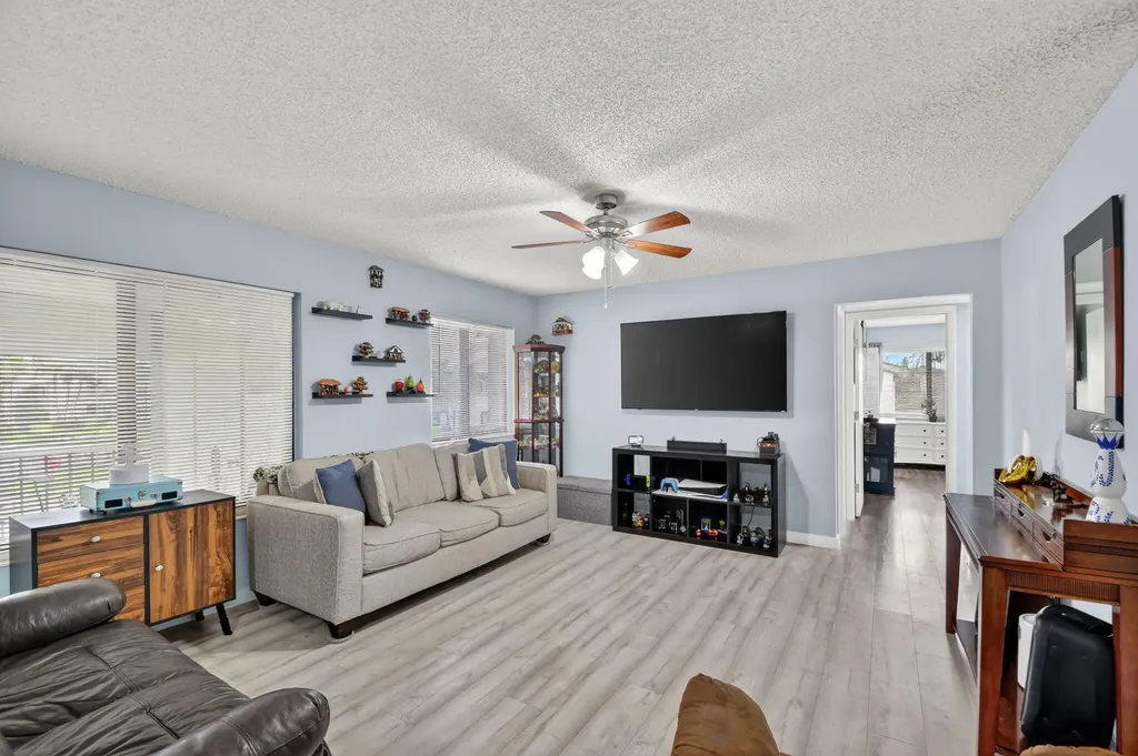 536 Shady Pine Way Greenacres FL 33415