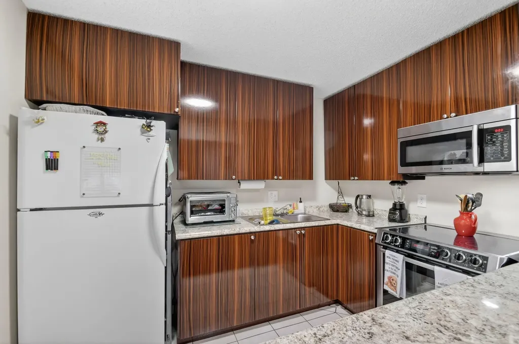 536 Shady Pine Way Greenacres FL 33415