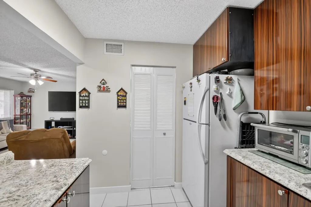 536 Shady Pine Way Greenacres FL 33415