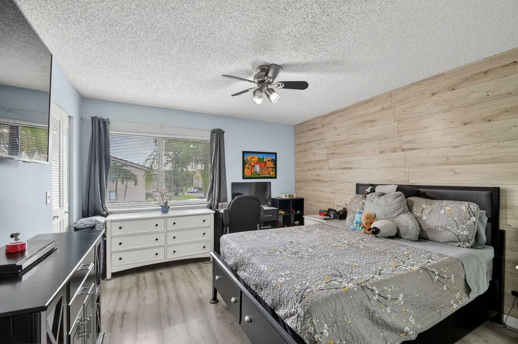 536 Shady Pine Way Greenacres FL 33415