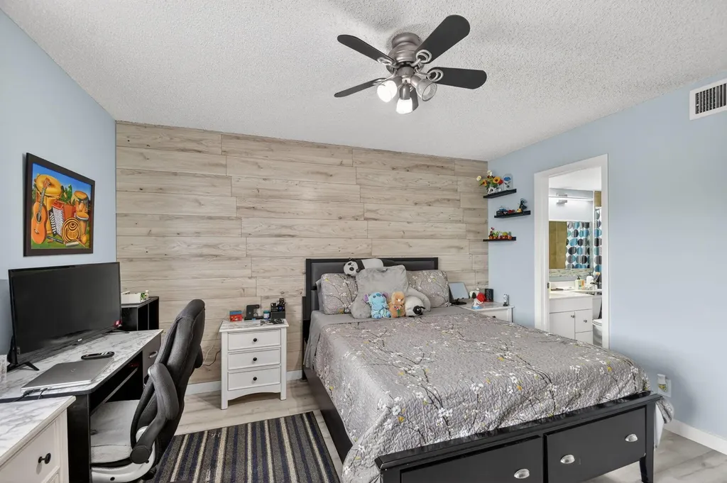 536 Shady Pine Way Greenacres FL 33415