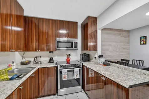 536 Shady Pine Way Greenacres FL 33415