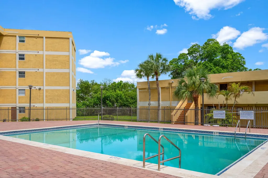 9170 Fontainebleau Boulevard Miami FL 33172