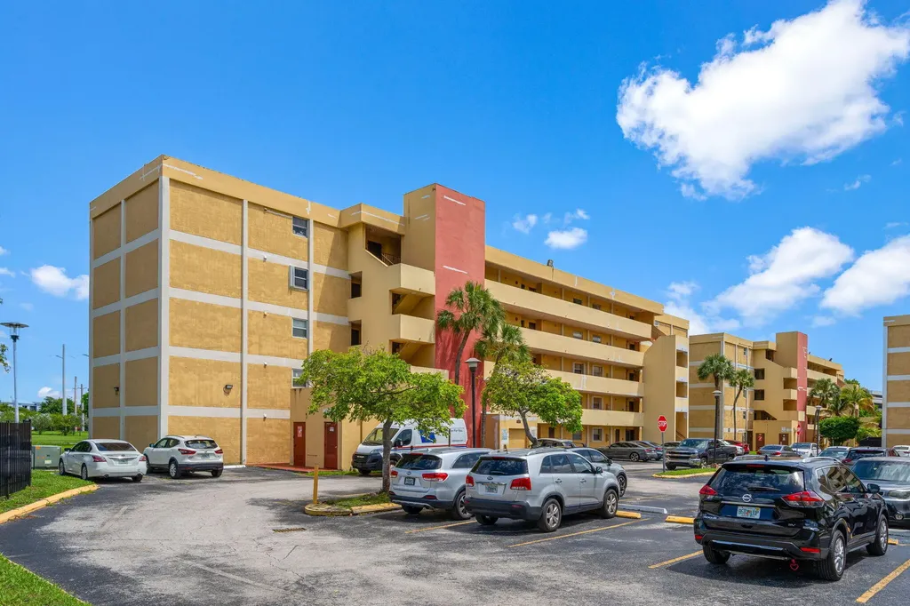 9170 Fontainebleau Boulevard Miami FL 33172