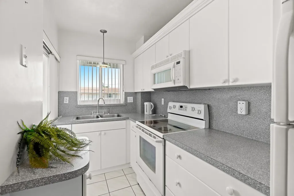 2100 NE 38th Street Lighthouse Point FL 33064