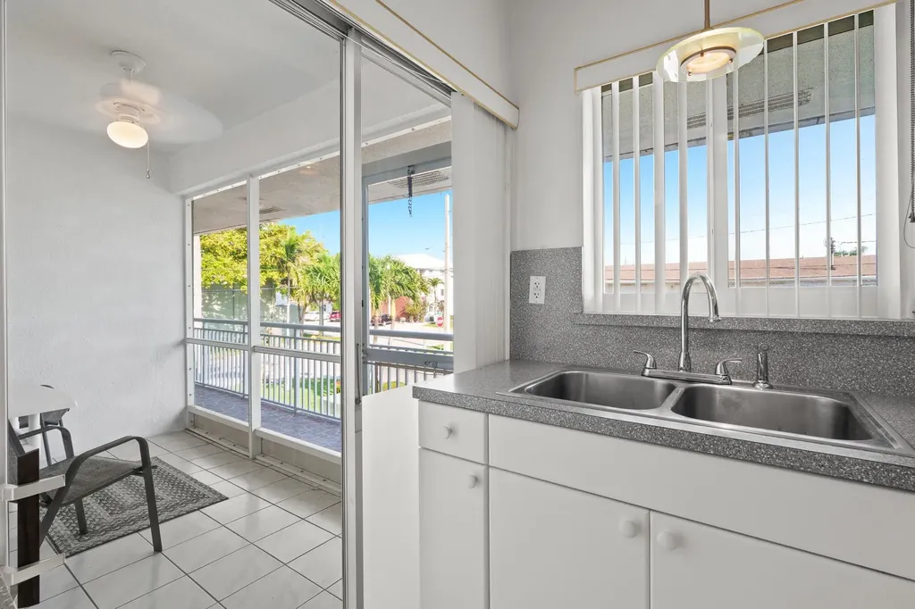 2100 NE 38th Street Lighthouse Point FL 33064