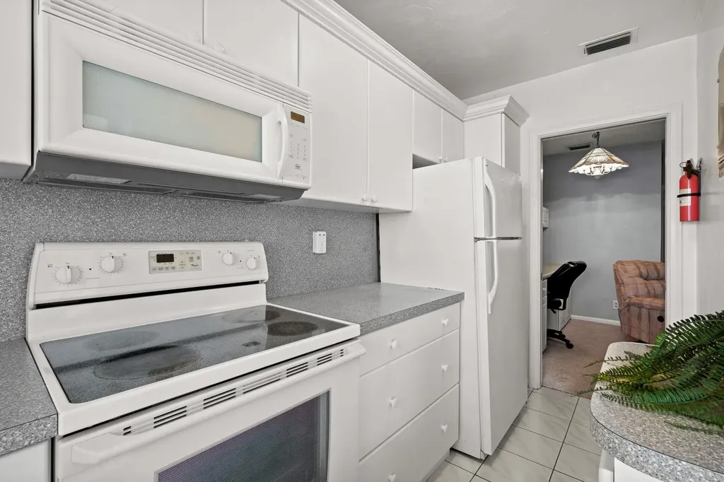 2100 NE 38th Street Lighthouse Point FL 33064