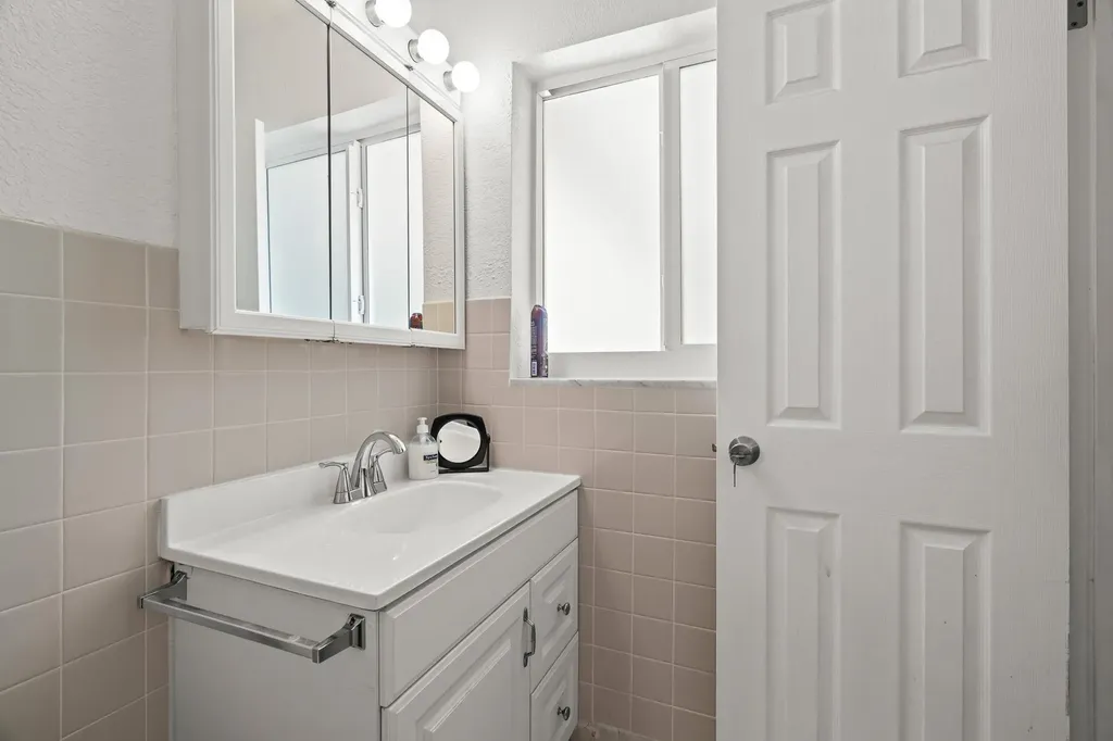 2100 NE 38th Street Lighthouse Point FL 33064
