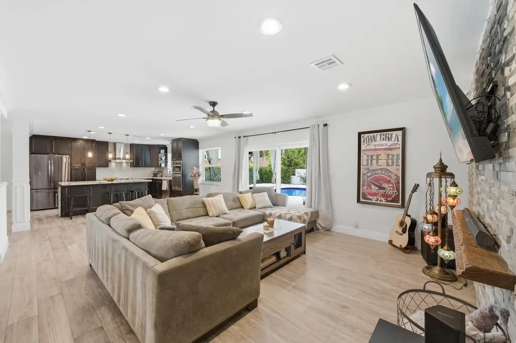 1929 NW 90th Lane Coral Springs FL 33071