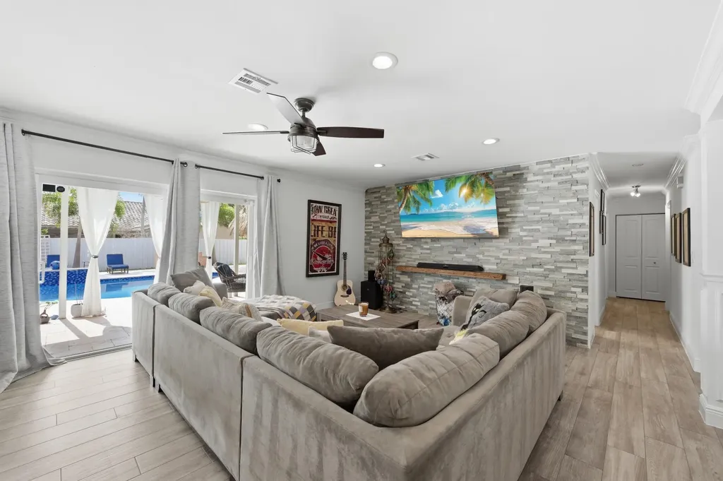 1929 NW 90th Lane Coral Springs FL 33071