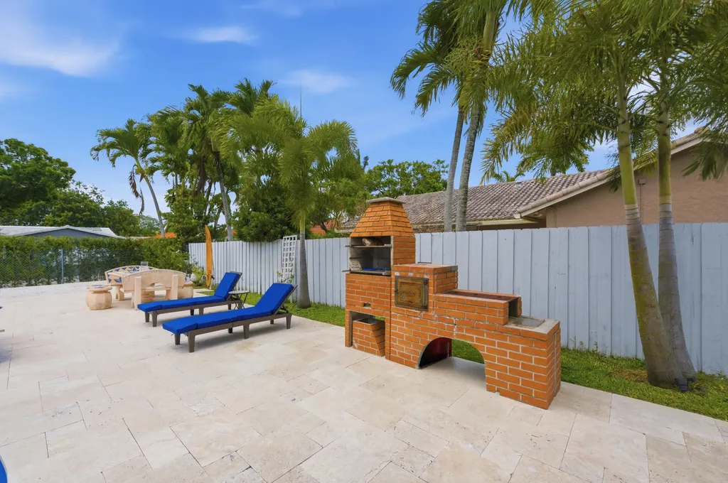 1929 NW 90th Lane Coral Springs FL 33071