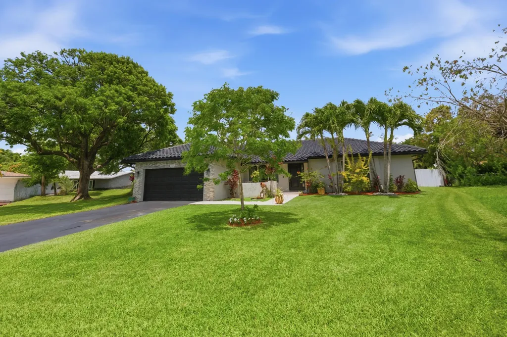 1929 NW 90th Lane Coral Springs FL 33071