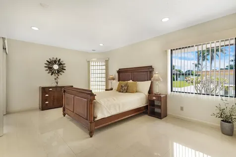 6201 Royal Poinciana Lane Tamarac FL 33319