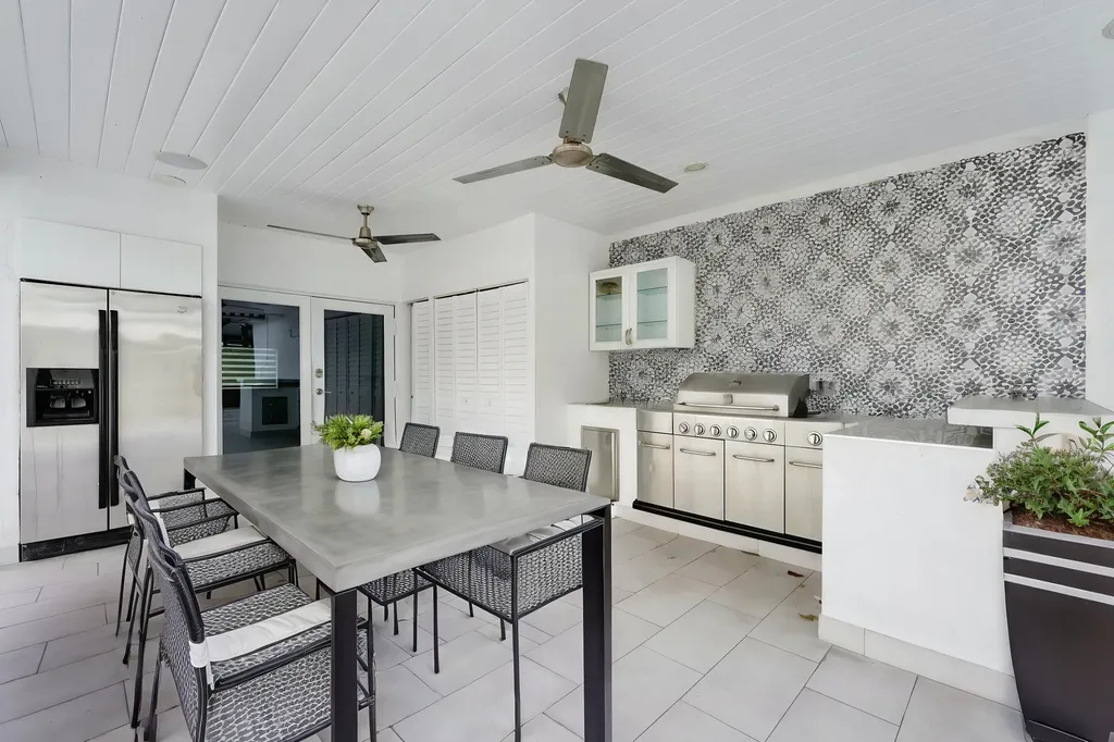 6660 W 13th Avenue Hialeah FL 33012
