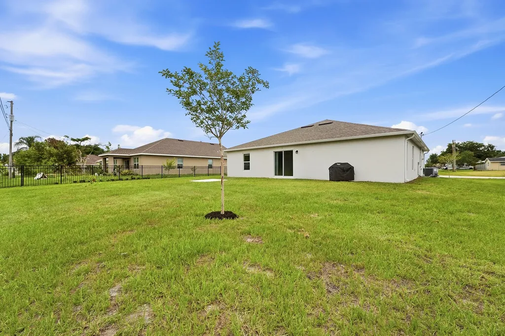 2126 SE North Blackwell Drive Port St Lucie FL 34952