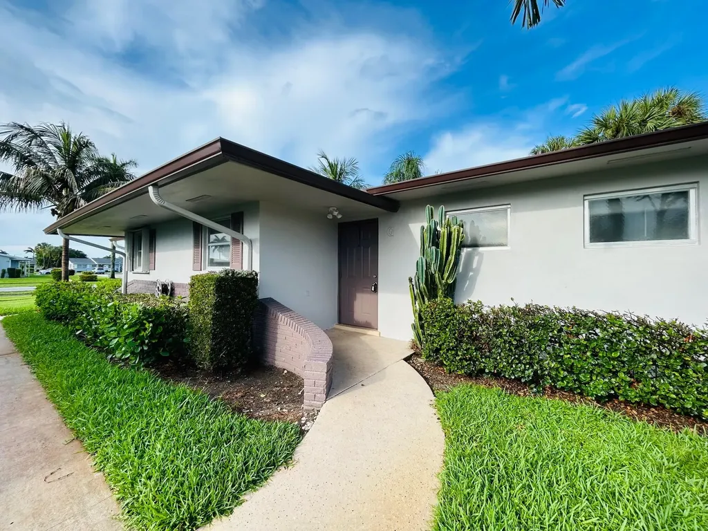 2805 Crosley Drive E West Palm Beach FL 33415