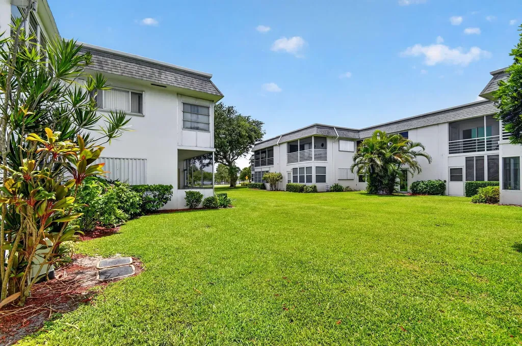 3240 Lake Osborne Drive Lake Worth Beach FL 33461
