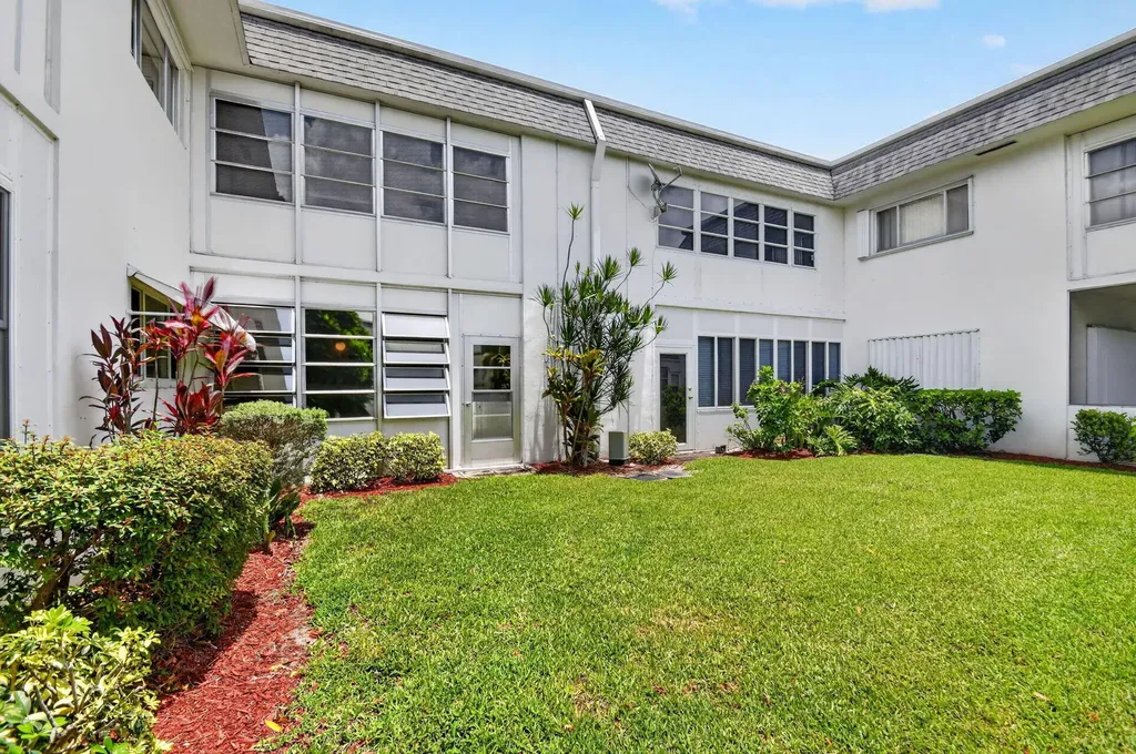 3240 Lake Osborne Drive Lake Worth Beach FL 33461