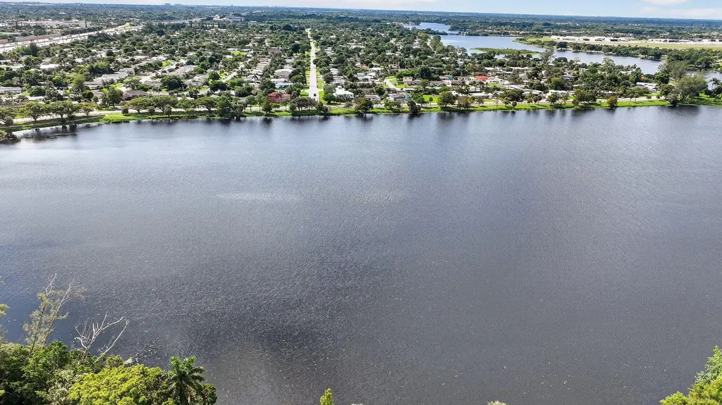 3240 Lake Osborne Drive Lake Worth Beach FL 33461