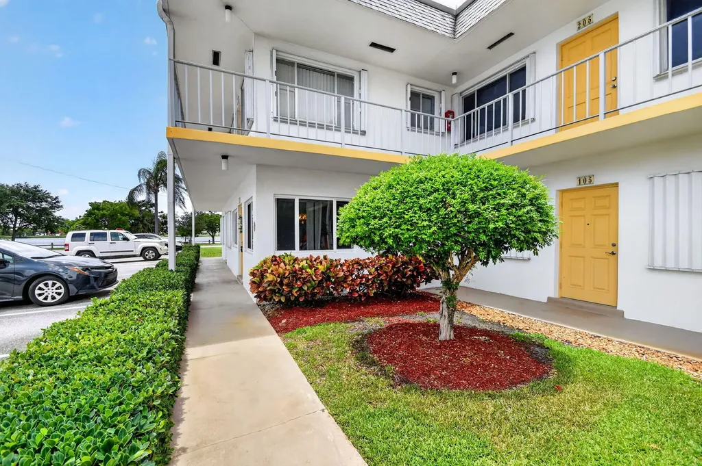3240 Lake Osborne Drive Lake Worth Beach FL 33461