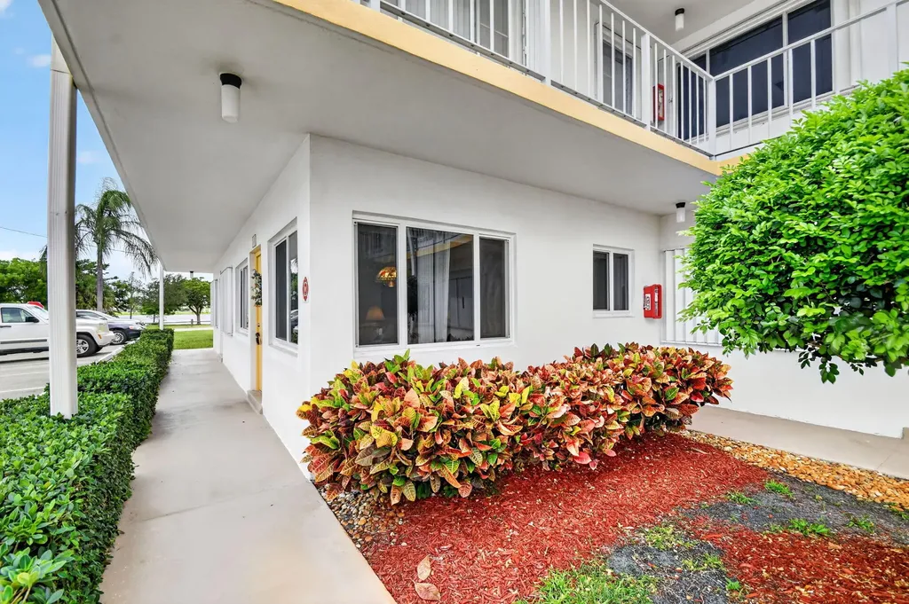 3240 Lake Osborne Drive Lake Worth Beach FL 33461