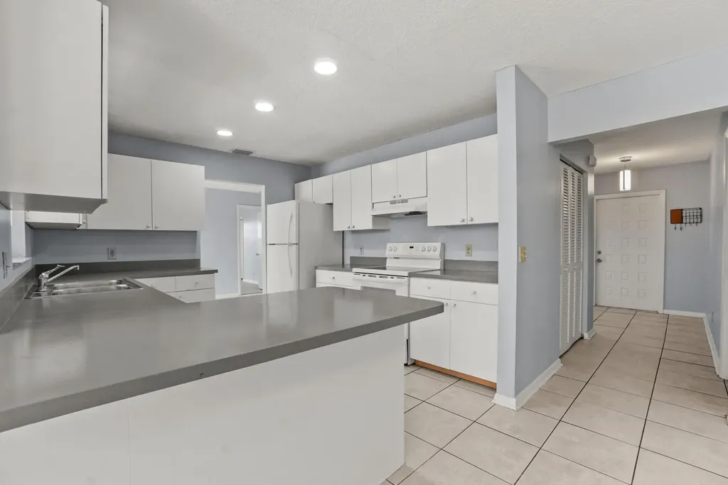 4128 Chestnut Avenue Palm Beach Gardens FL 33410