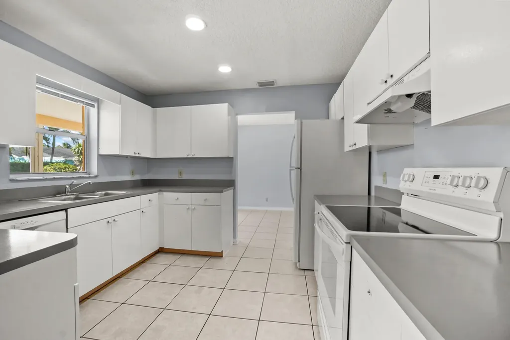 4128 Chestnut Avenue Palm Beach Gardens FL 33410