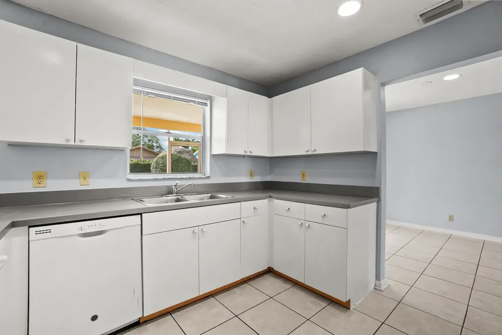 4128 Chestnut Avenue Palm Beach Gardens FL 33410