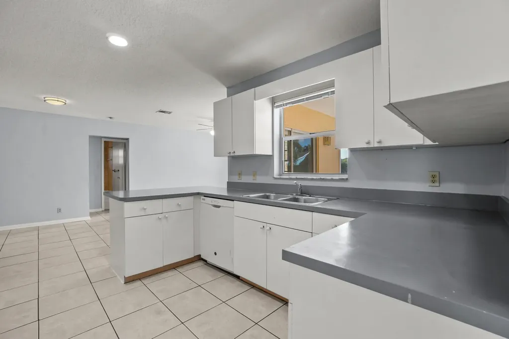 4128 Chestnut Avenue Palm Beach Gardens FL 33410
