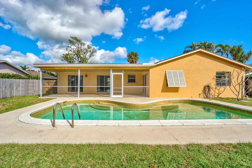 4128 Chestnut Avenue Palm Beach Gardens FL 33410