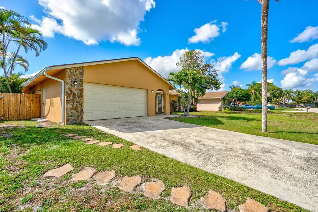 4128 Chestnut Avenue Palm Beach Gardens FL 33410
